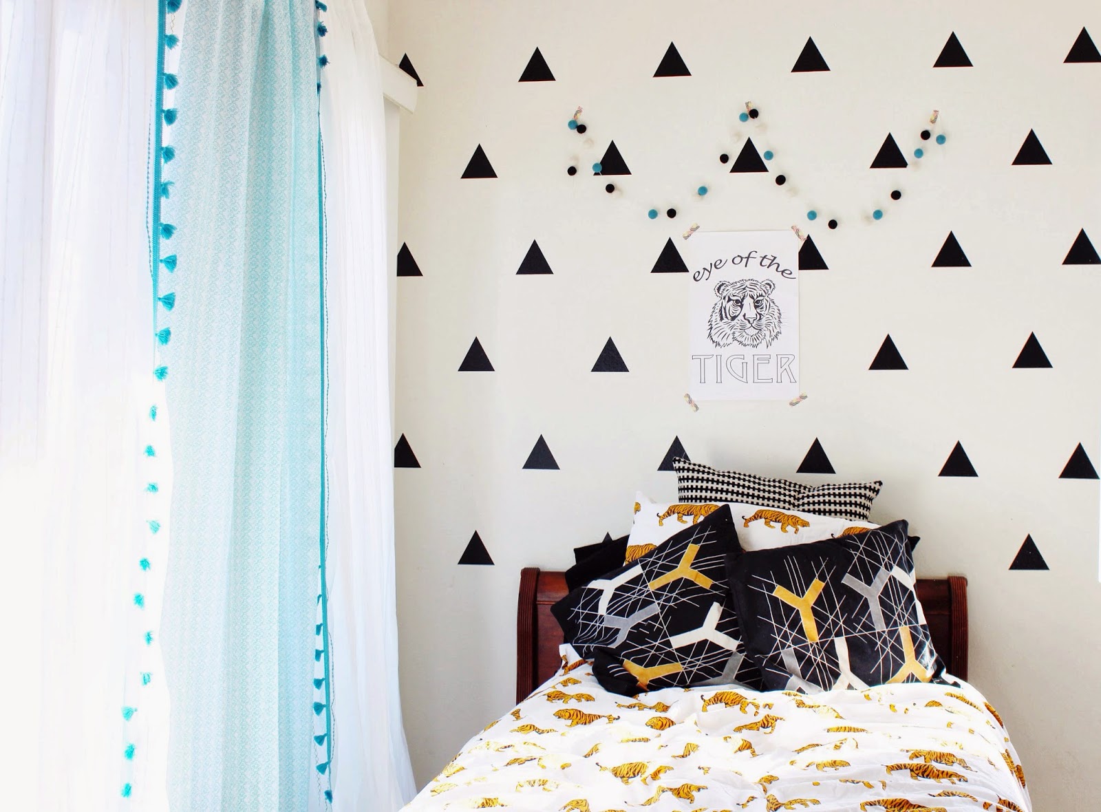 Missz326 Urban Walls Review.