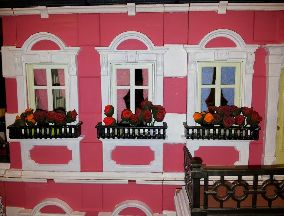 Dollhouse escapes Window boxes