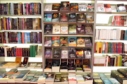. habe mal die FantasyAbteilung (ich hoffe das war sie XD) fotografiert. (buchabteilung)
