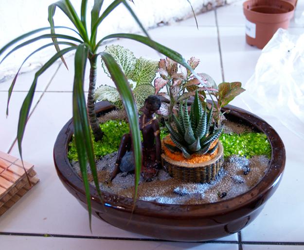 How to Recycle: Recycled Miniature Fairy Garden Designs