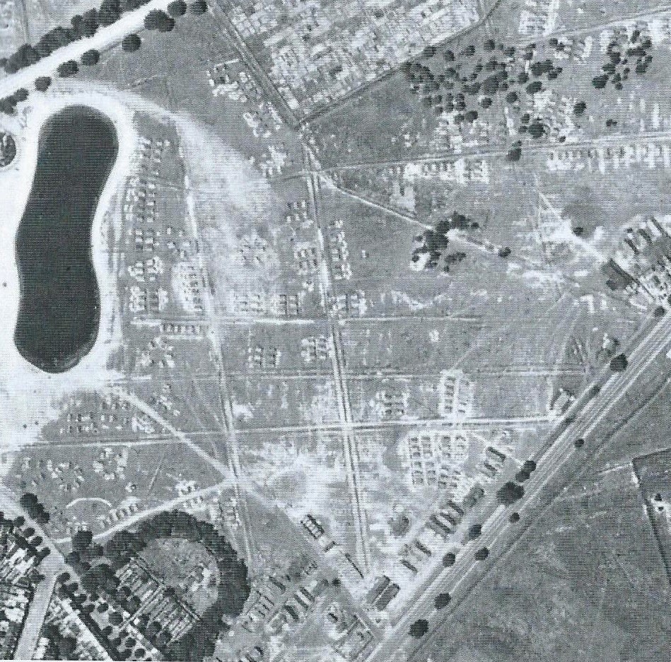 RAF+photo+of+Wanstead+Flats%252C+Aug+1944.+To+right+of+pond+are+huts+and+tents%252C+used+to+house+PoWs.jpg