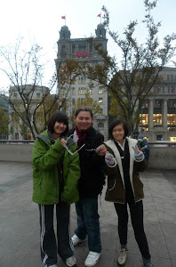 At Shanghai 2011~ On a trip for a competition ^^ With Sadako Goh and Bokkun Loke xD ♫♪♫