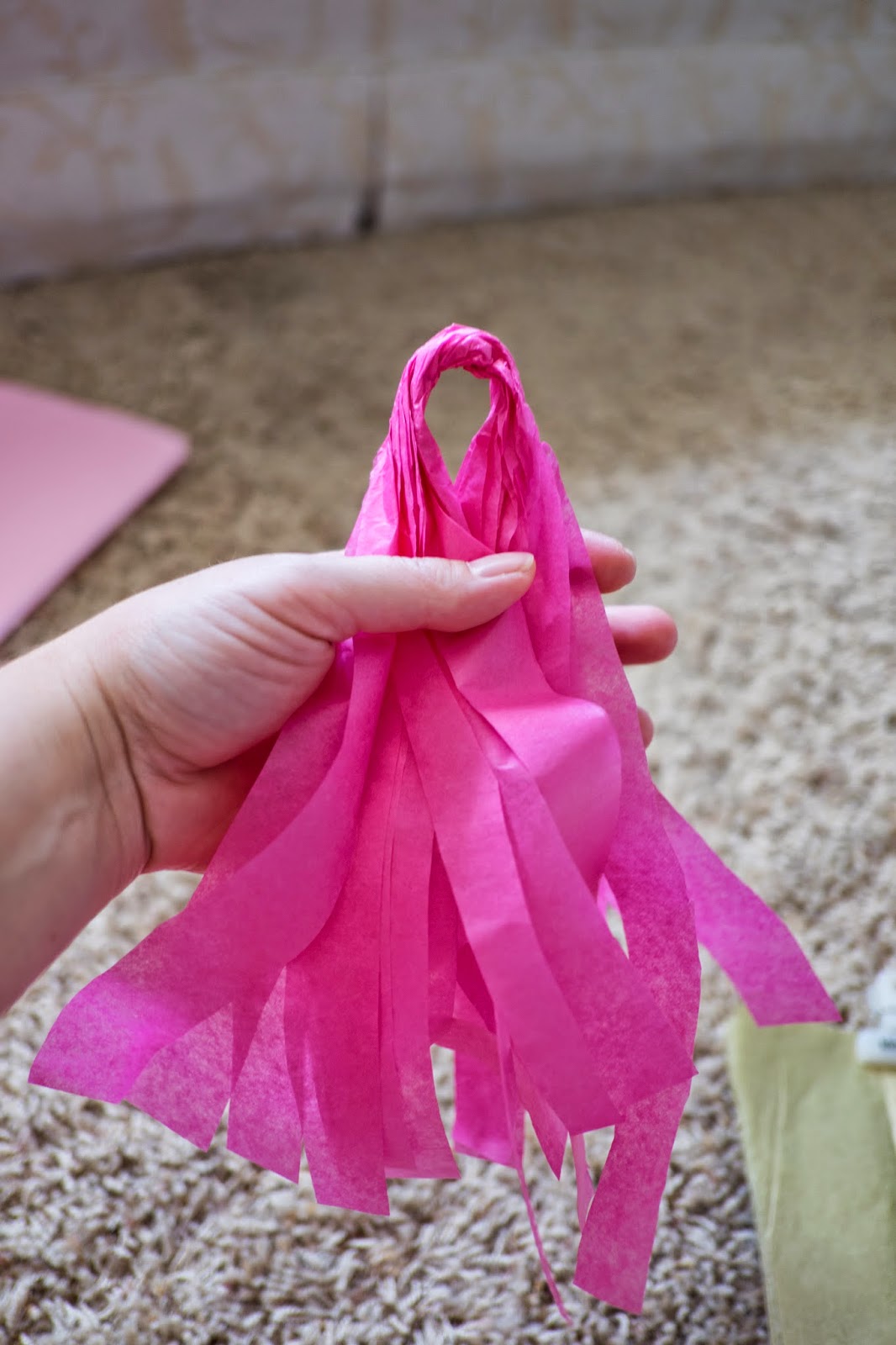 Domestic Fashionista DIY Tissue Paper Garland Twist Tutorial