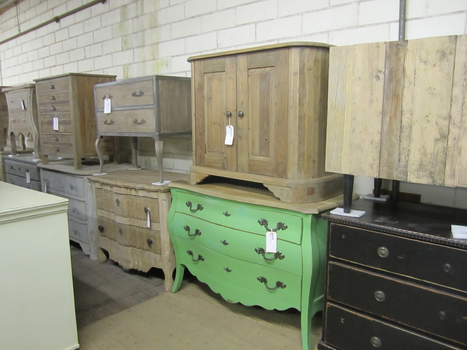 Dovetail Furniture Classic Casual Home