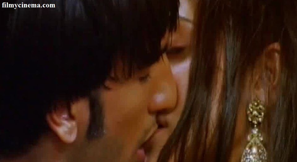 anushka sharma kiss