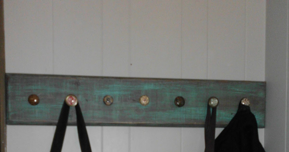 My Discovered Thoughts DIY Distressed Coat Rack