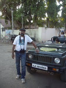 Our "Jungle safari Jeep" Nos GJ4D6565 outside "Sinh Sadan" in Sasan Gir.