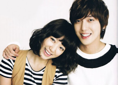all about asia: Jung Yonghwa dan Park Shin Hye Jadi Pasangan Kekasih