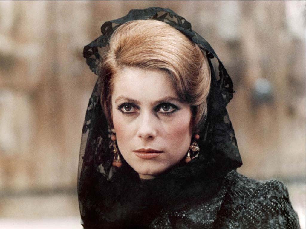 http://1.bp.blogspot.com/-rWrM2BVgTcg/T75a2tkGjmI/AAAAAAAALfU/SWnsra__-CE/s1600/Catherine%2BDeneuve%2B4.jpg