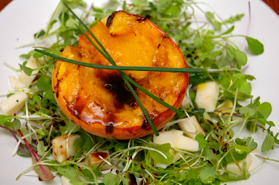 Grilled Peach and Arugula Salad | www.kettlercuisine.com