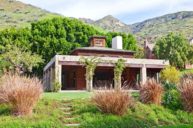 Mel Gibson Celebrity Home, Lavender Farm Hill, Malibu, California Guest house on the Mel Gibson's property
