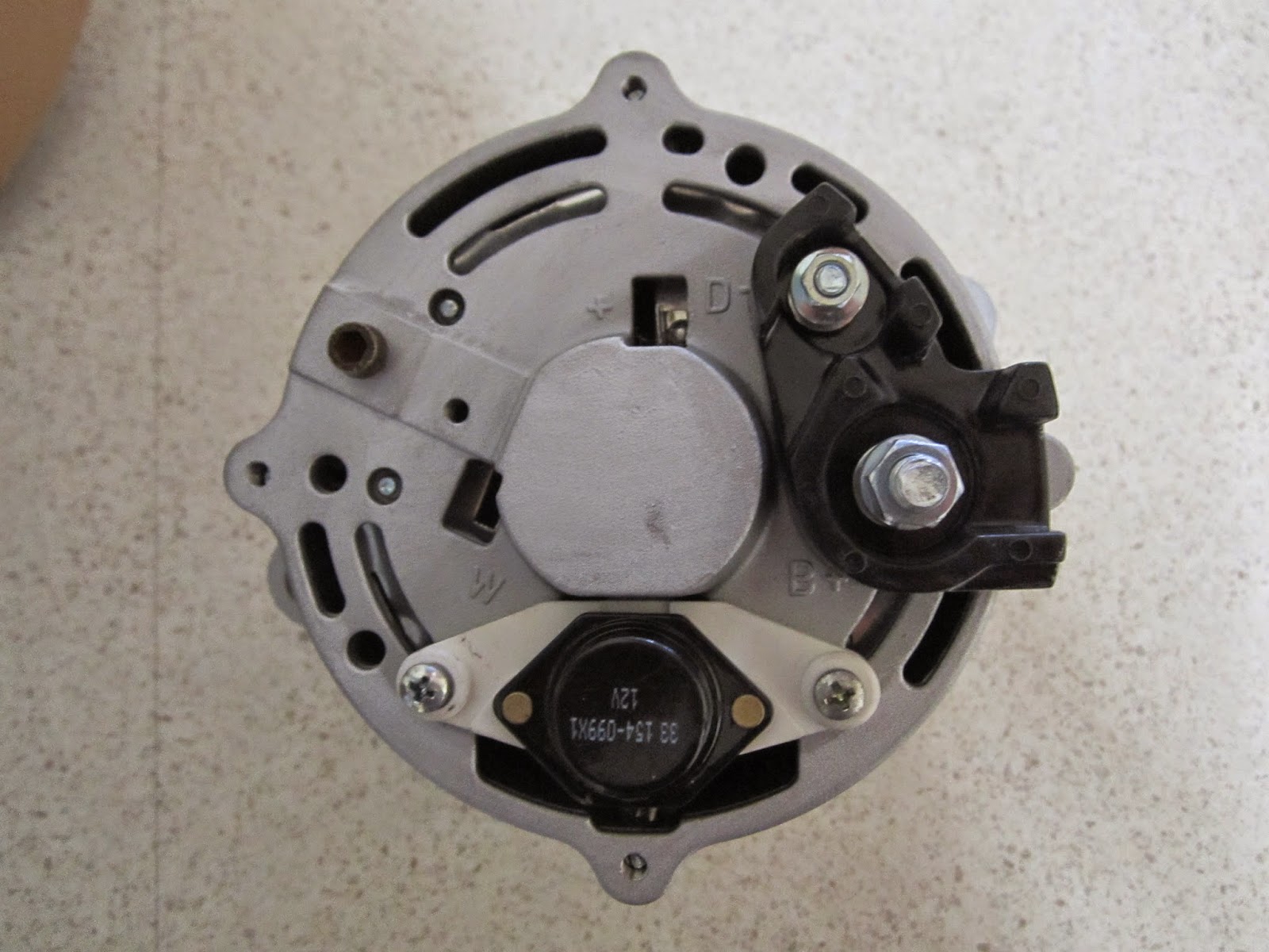 Restoration Volvo 122S 1969 Replacing the old SEV Motorola alternator