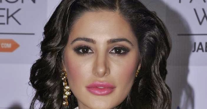 Nargis Fakhri Hot Cleavage Photos At Lakme Show | HQ Pics n Galleries