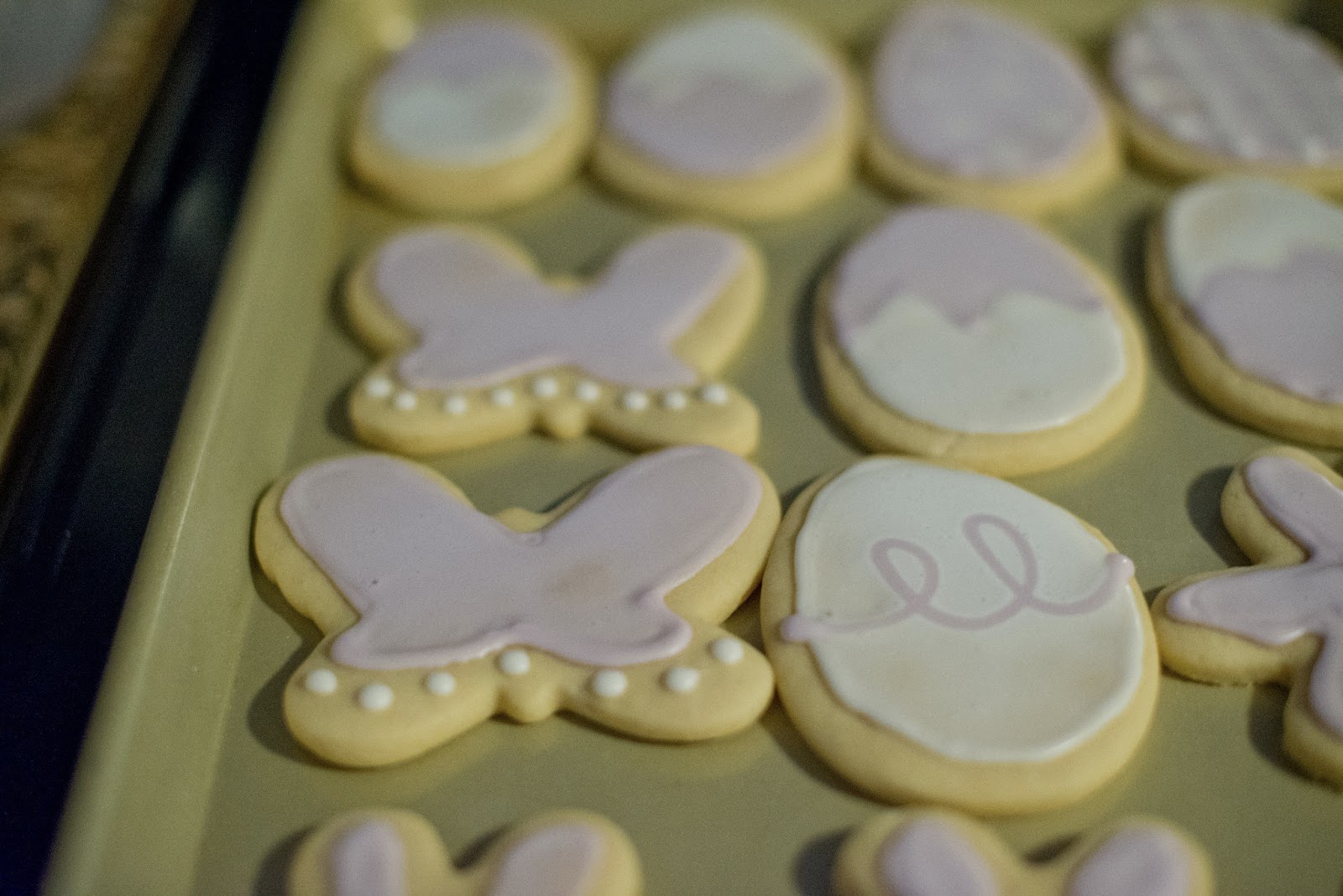 Domestic Fashionista How to Flood Sugar Cookies