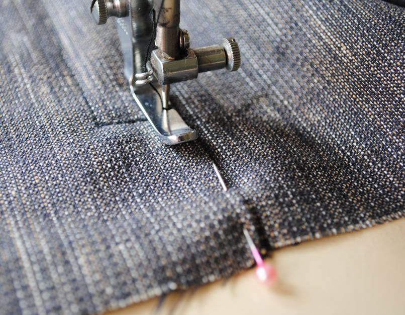 happy to make How to sew a cushion cover with a concealed zipper