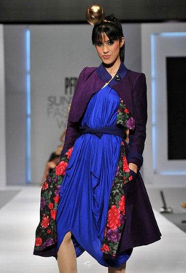 http://1.bp.blogspot.com/-riyKZuUpnWU/TZfnjolCv0I/AAAAAAAAB9c/IX_Lyrffb40/s1600/Pakistan+Fashion+Week+2011+%25286%2529.jpg