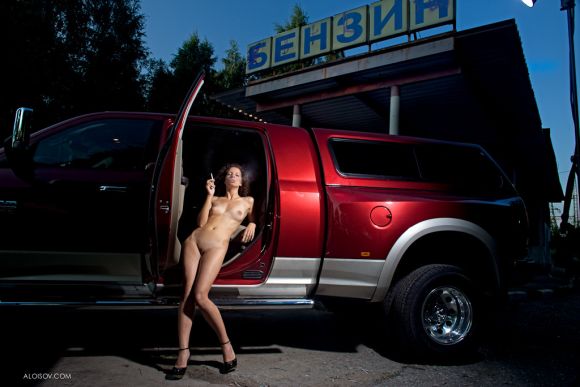 Alexey Aloisov fotografia nudez NSFW mulheres e carros