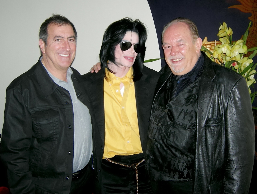 michael-meets-and-has-dinner-with-kenny-ortega-simon-fuller-and-robin-leach(281)-m-1.jpg