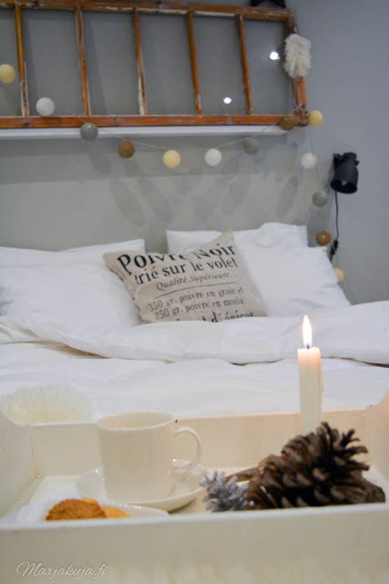 makuuhuoneen syksy sisustus tunnelma petivaatteet valkoiset lakanat skandinaavinen