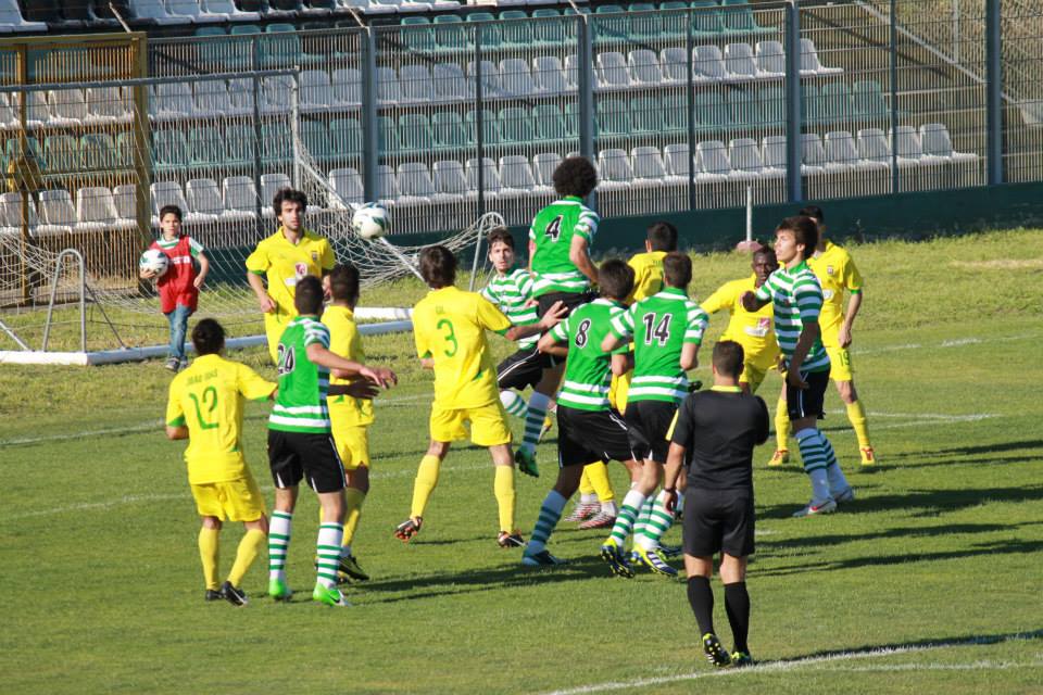 azeméis.net - FUTEBOL  A UD Oliveirense empatou hoje (0-0) contra o Paços  de Ferreira, no Estádio Carlos Osório, em jogo a contar para a jornada 10  da Liga 2. A equipa