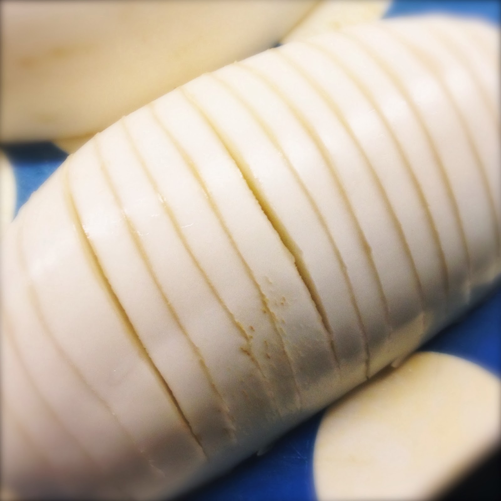 Pesto, Mozzarella & Tomato Hasselback Aubergine SliceOfSlim Recipes