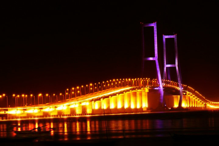 JEMBATAN SURAMADU JEMBATAN SURABAYA TERPANJANG DI INDONESIA | Hotel