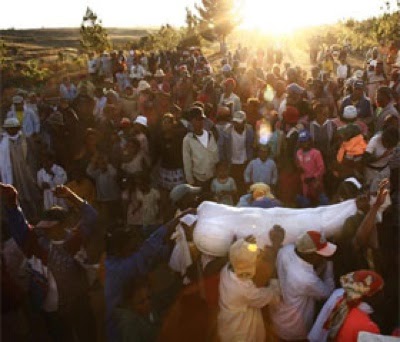 Strange Funeral Customs - News Funtuna