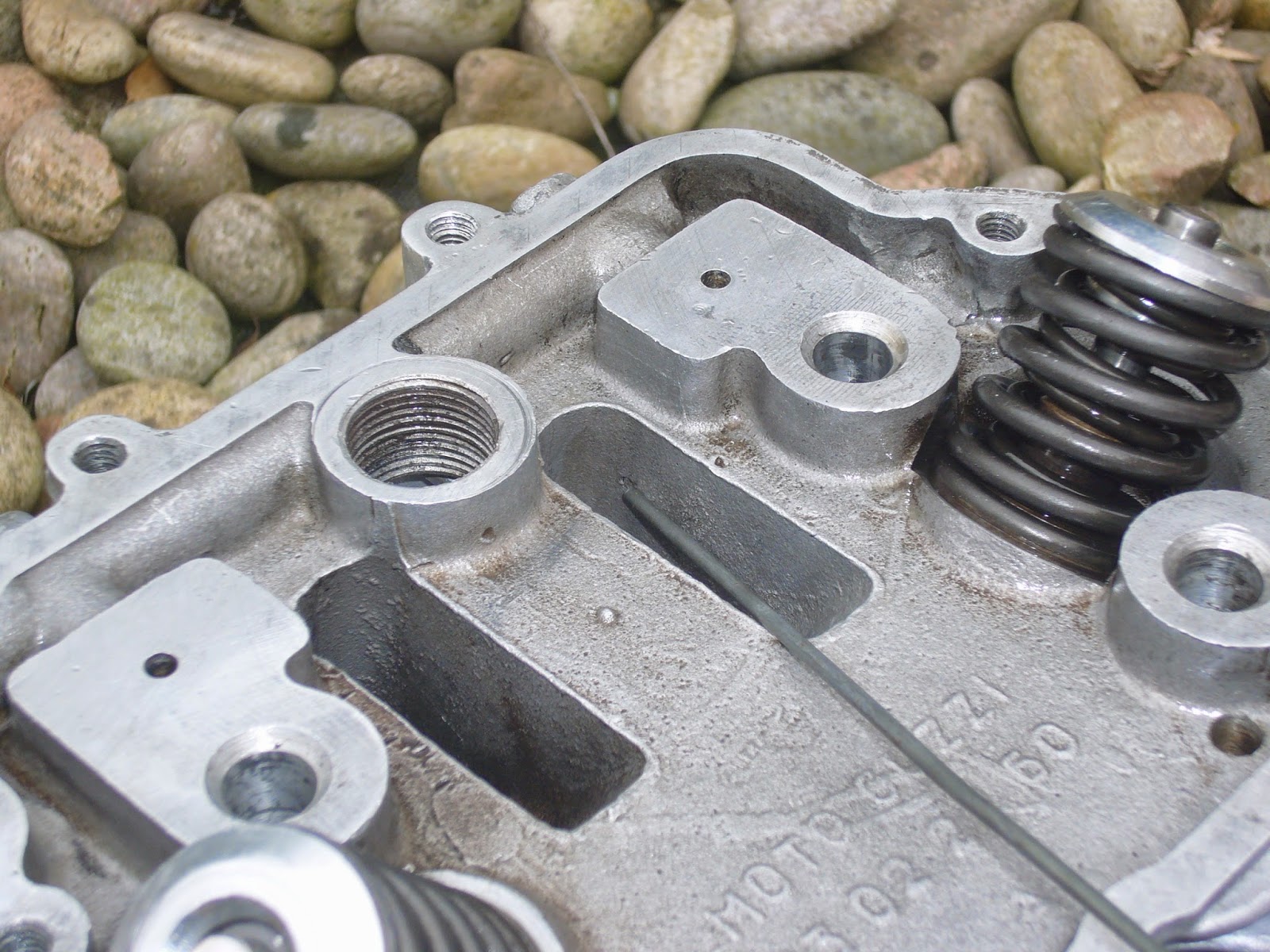 MOTONERO Moto Guzzi Cafe Racer Cylinder Head oil leak.