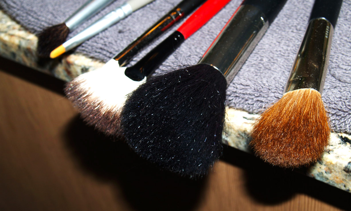 The When, How & Why of Brush Cleaning The Beautiful Addiction