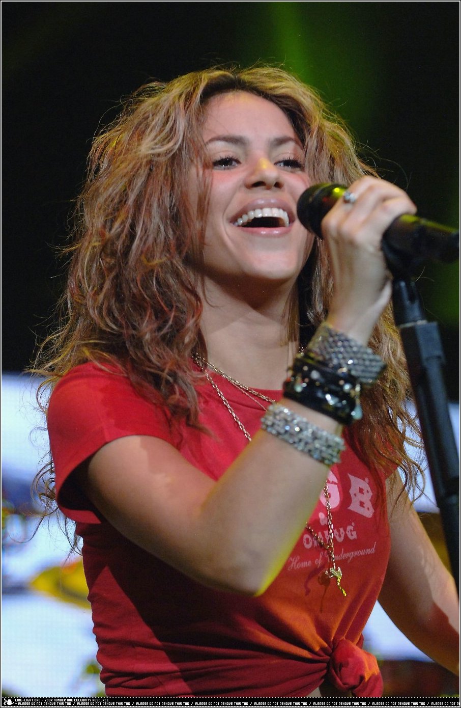 Live on Stage: Shakira - Performing at Z100's Jingle Ball 2005