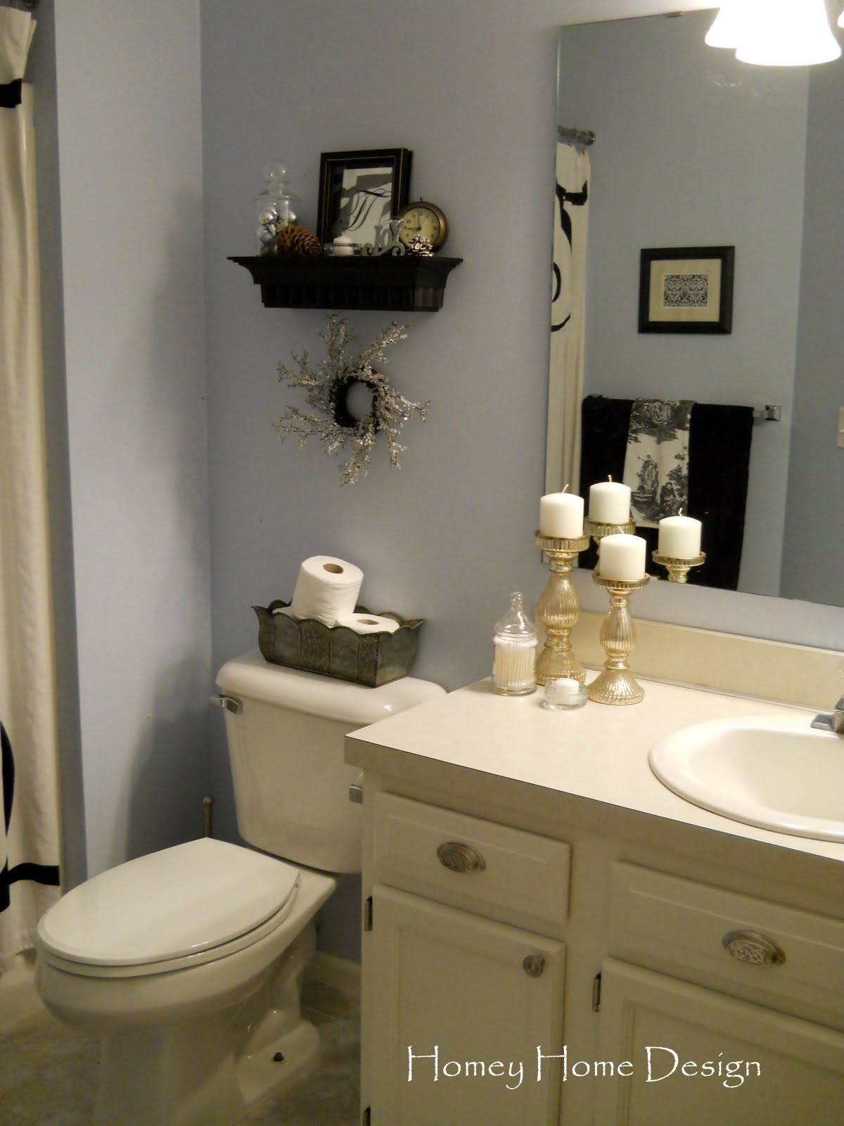 homey home design: Christmas in the Bathroom!