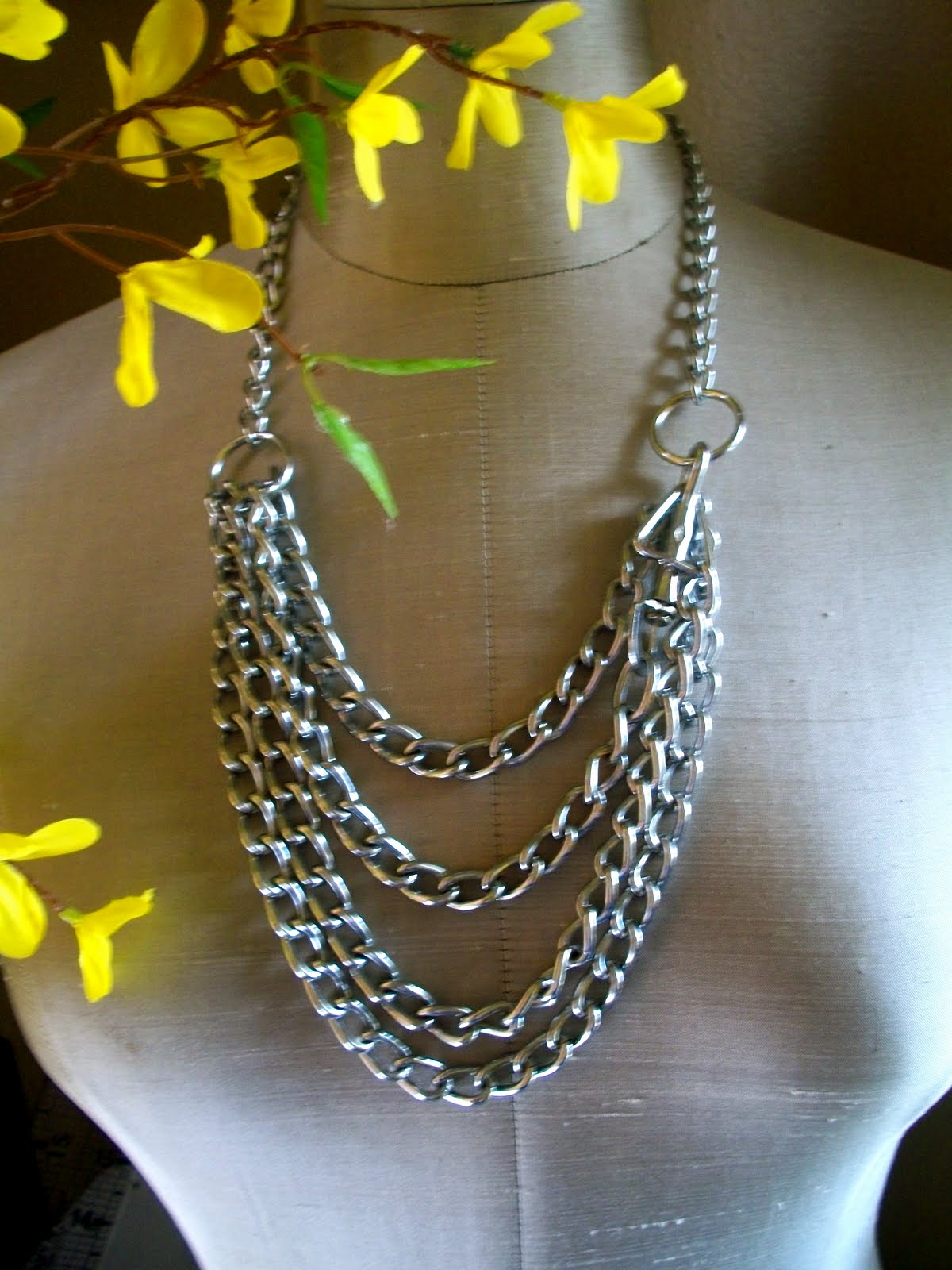 THE SISTERS BLOG: The Dog Chain necklace tutorial