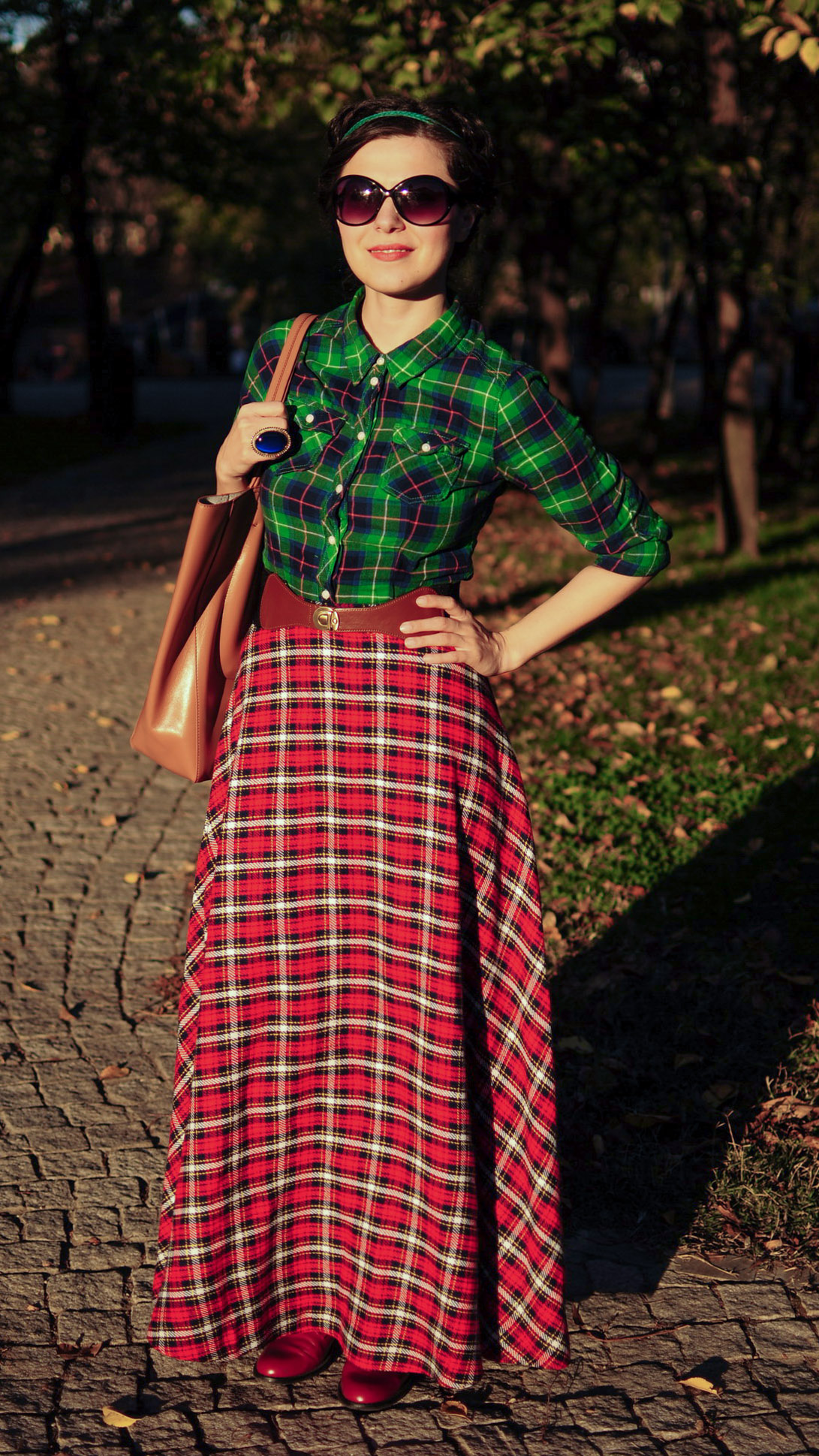 tartan maxi skirt tartan shirt green burgundy maxi bag autumn fall leaves scenery