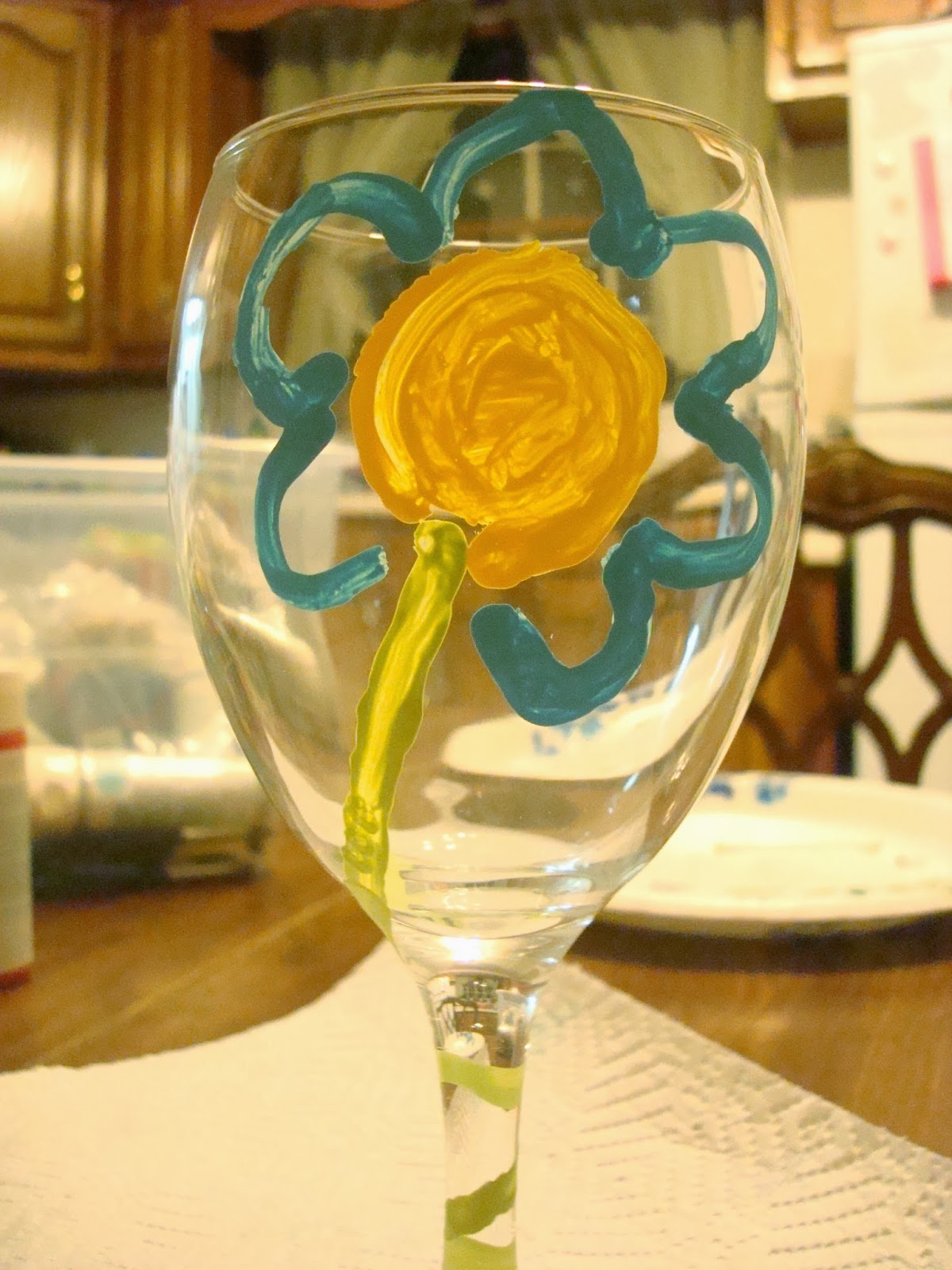 Painted Daisy Wine Glass