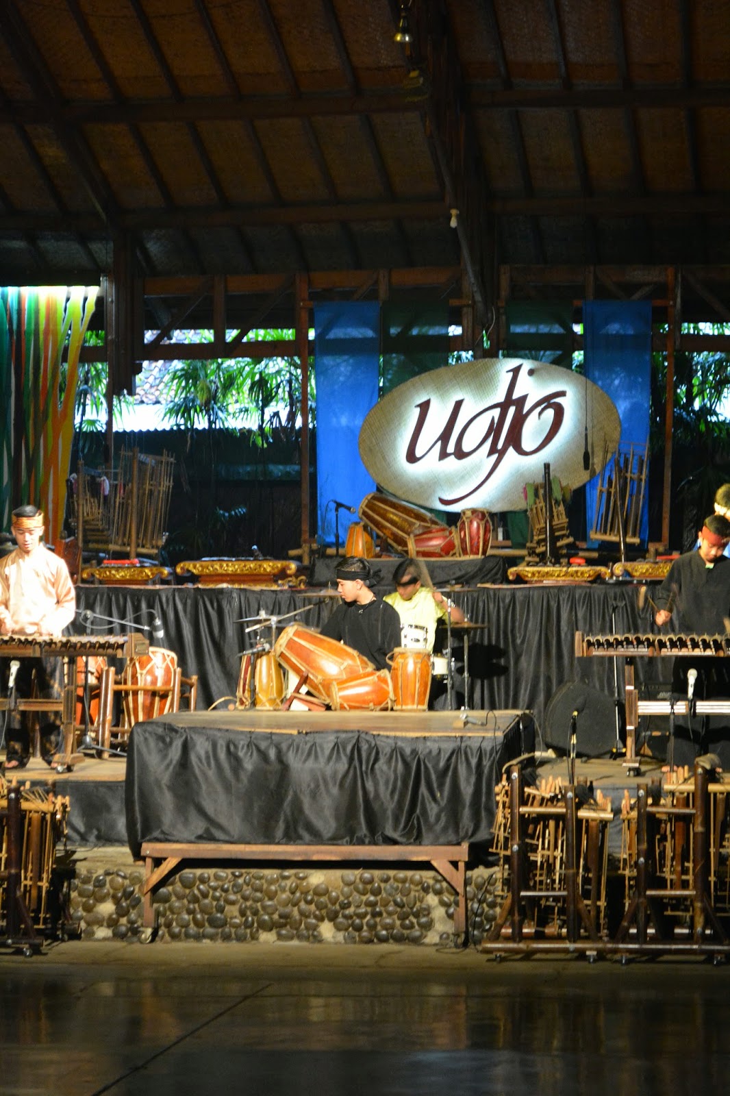 Tyrosine Workshop: Pertunjukan Angklung Di Saung Angklung Udjo