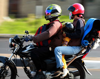 lebih cepat sampai, keluarga mudik dengan sepeda motor, berkendara yang aman