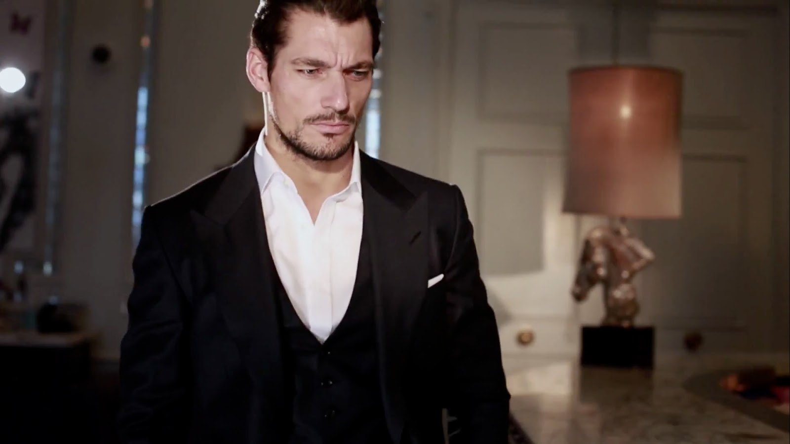 http://1.bp.blogspot.com/-s35tmNZoJ1U/UMsWkw1AQDI/AAAAAAAAB2g/XIweVMiaL4E/s1600/David+Gandy+JW_BlueLabel++(5).jpg