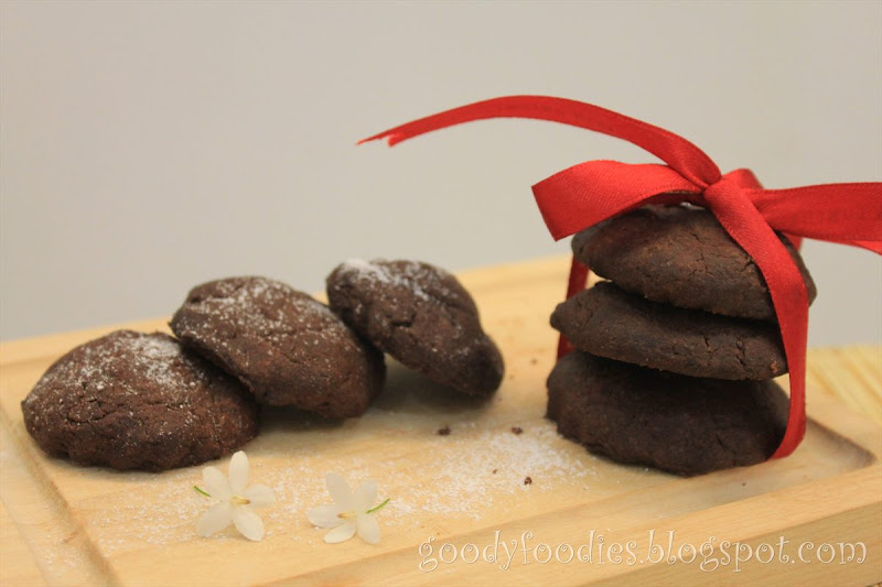 GoodyFoodies I baked Jamie Oliver's chocolate biscuits with soft