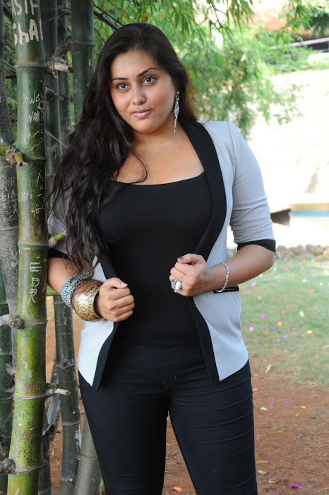 namitha new , namitha new glamour  images