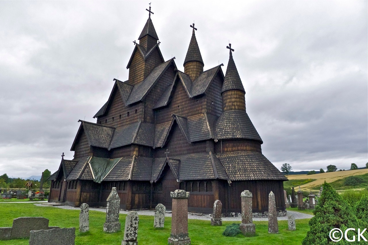 Die Stabkirche ist die größte ihrer Art in Norwegen.