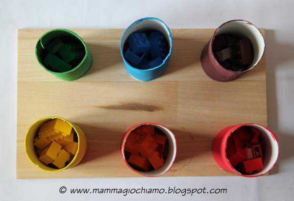 MammA GiochiaMo?: Giochi fai-da-te: imparare i colori con i tubi della  carta igienica e le costruzioni Lego