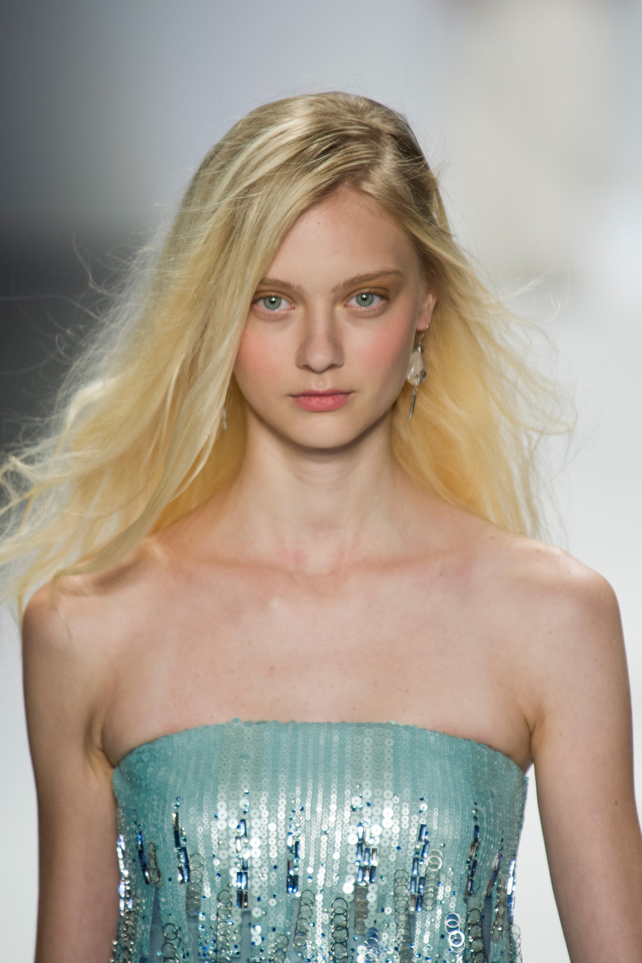 Glowing moments : Nastya Kusakina at Tadashi Shoji | About A Girl...