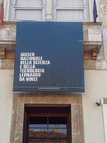 Sign at entry to Museum of Science and Technology, Milan