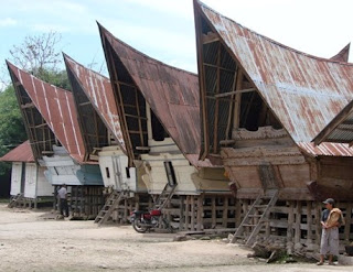 rumah adat suku batak