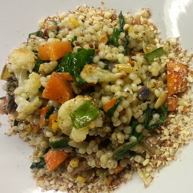 La cuisine de mamali Couscous israélien aux légumes grillés et pesto