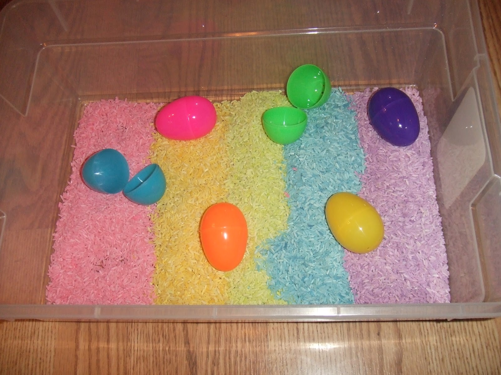 Cachey Mama's World of Learning: Easter Sensory Bin: Keeping it Simple