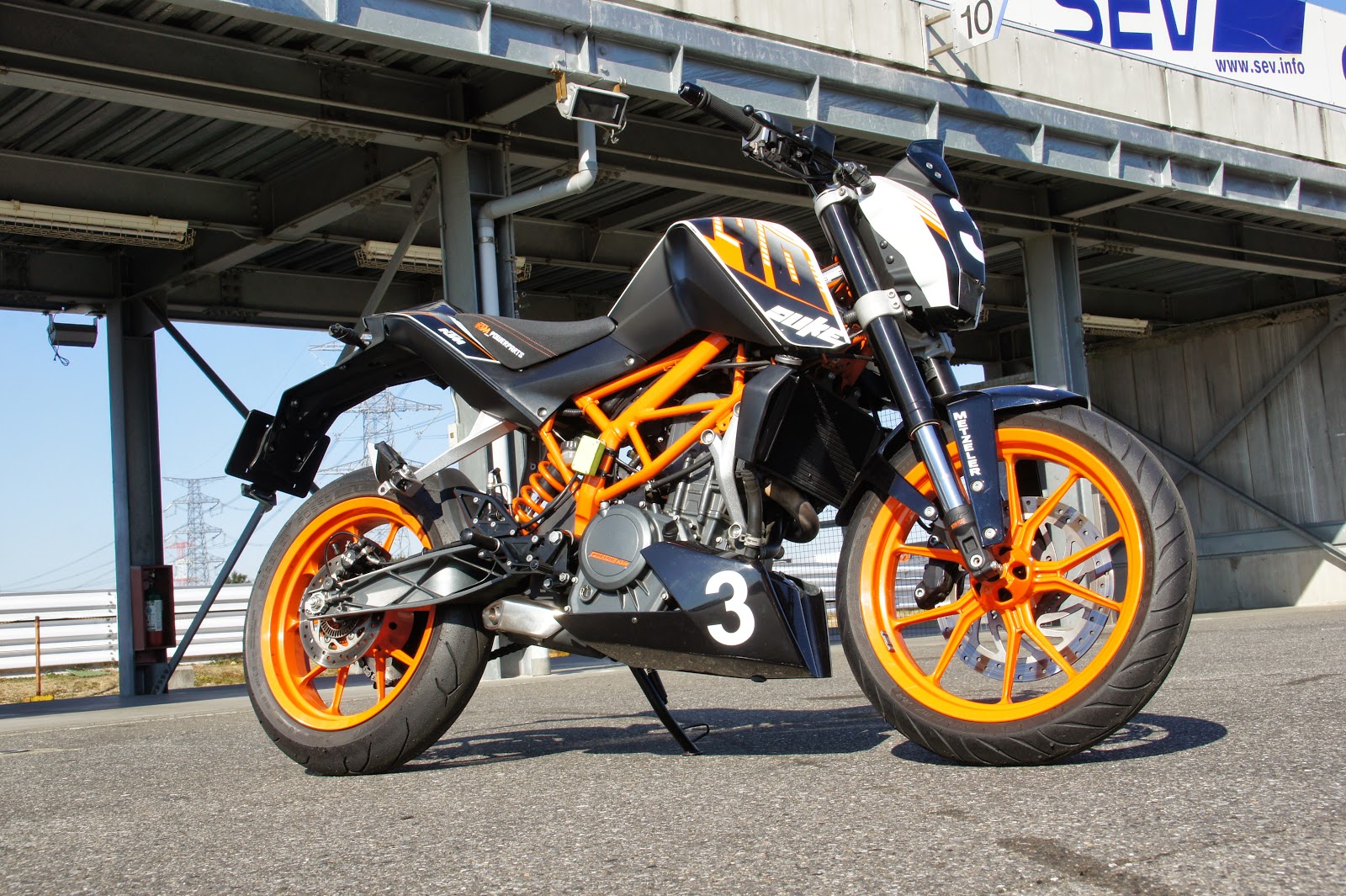 日々コレFiberworks: 251：KTM 390DUKE用アンダーカウルデビュー