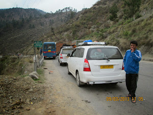 "Tata Innova Van" our tourist taxi from Srinagar to Jammu.