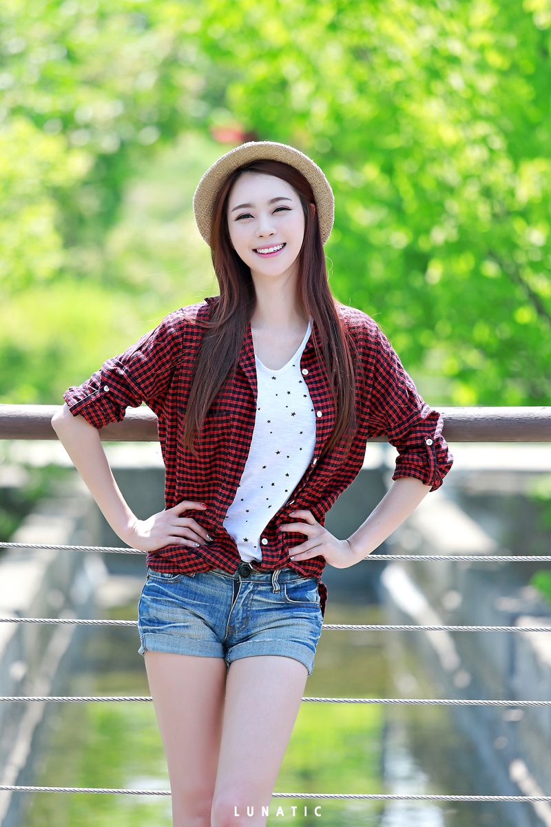 Cute Asian Girl: Ju Da Ha Outdoor