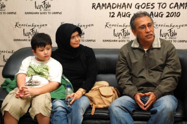 Musisi Legendaris Masih Bisa Cinta Lirik Lagu Iwan Fals